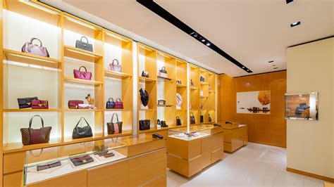 louis vuitton boutique roma|louis vuitton in rome italy.